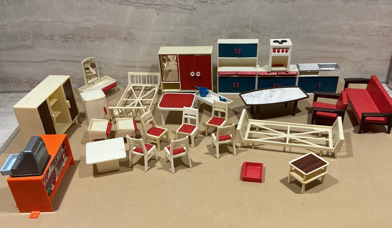 Grote set vintage poppenhuismeubels - diverse kamers, Kinderen en Baby's, Speelgoed | Poppenhuizen, Verzenden, Gebruikt, Toebehoren