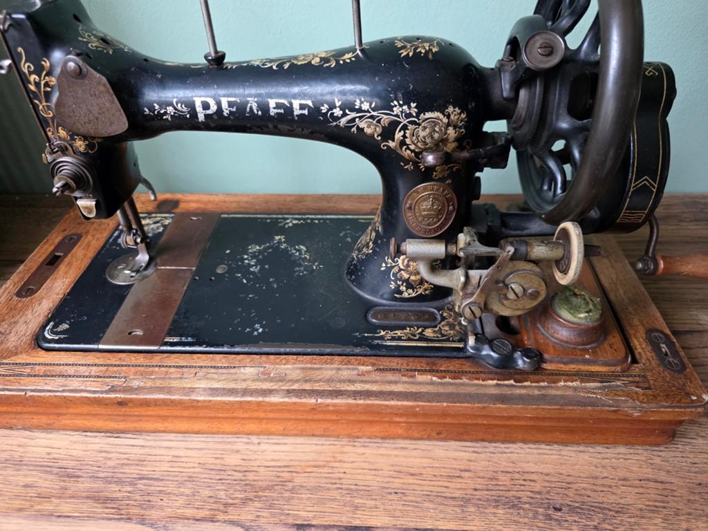 Antieke Pfaff Naaimachine - Decoratief Handwerk, Antiek en Kunst, Antiek | Naaimachines, Ophalen of Verzenden