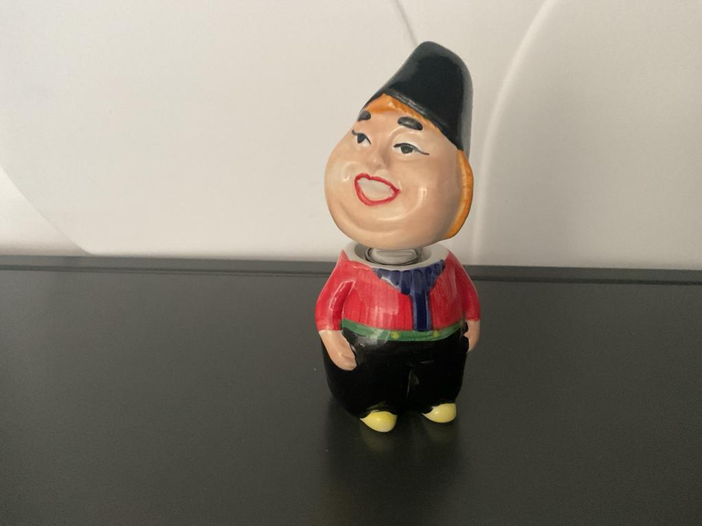 Bobblehead figuurtje in Volendamse klederdracht, Ophalen of Verzenden