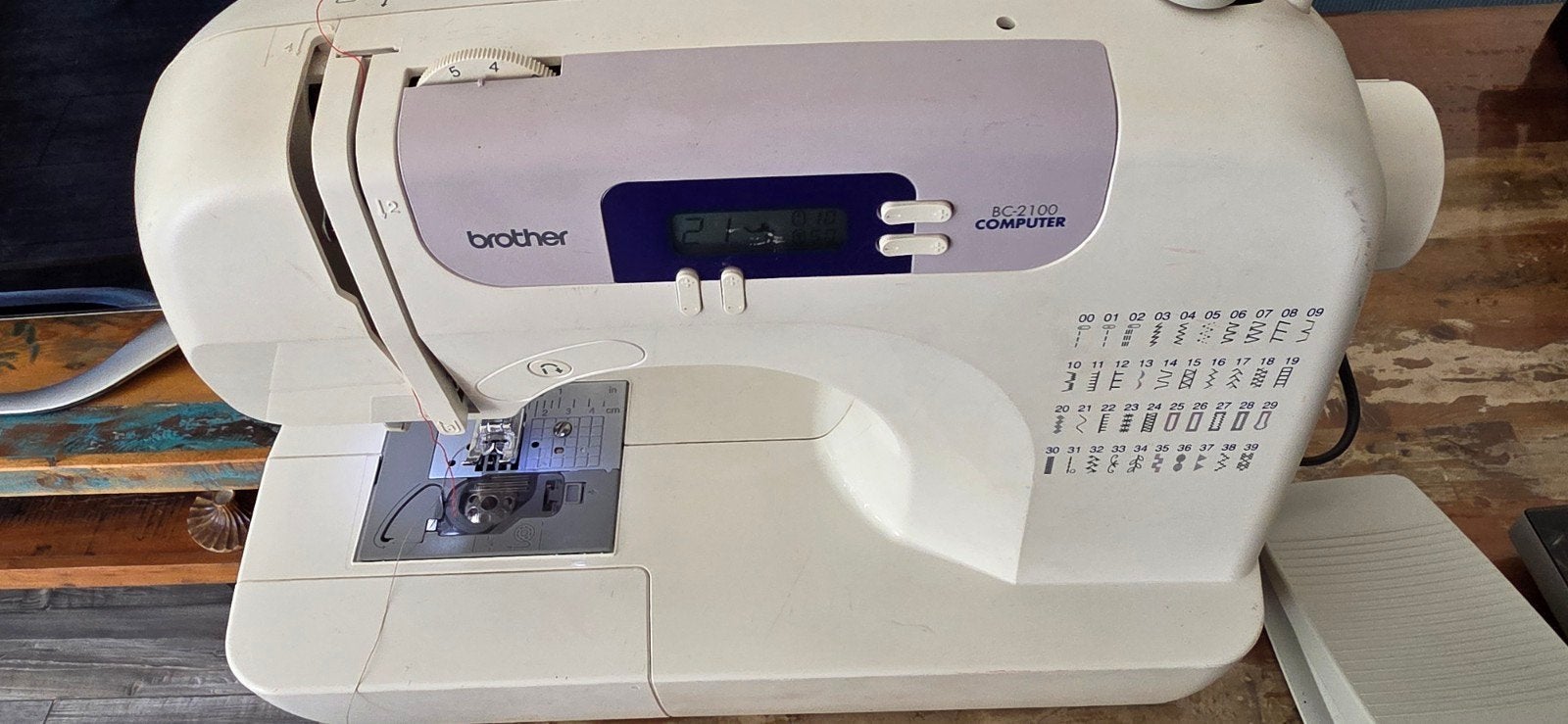 Naaimachine Brother BC-2100 - Werkt niet helemaal goed, Hobby en Vrije tijd, Ophalen, Gebruikt, Naaimachine, Brother