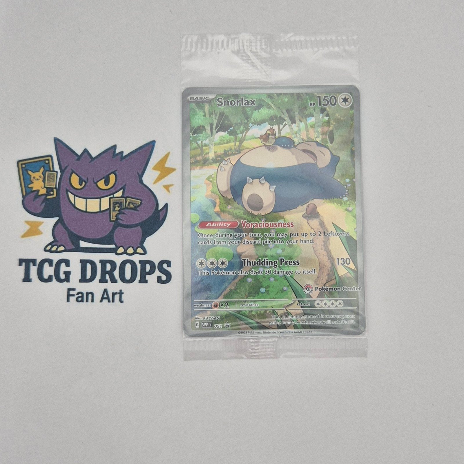 Snorlax (Pokecenter Stamp) SVP051 Scarlet & Violet 151, Hobby en Vrije tijd, Ophalen of Verzenden, Nieuw, Losse kaart, Foil