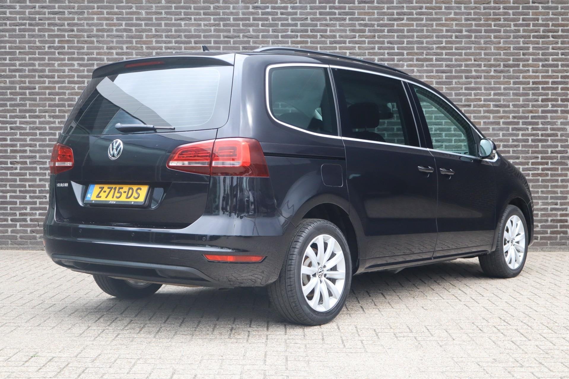 Volkswagen Sharan 1.4 TSI 150pk DSG Exclusive Series | 7 Per, Auto's, 12 maanden, Stof, 4 cilinders, 7 stoelen