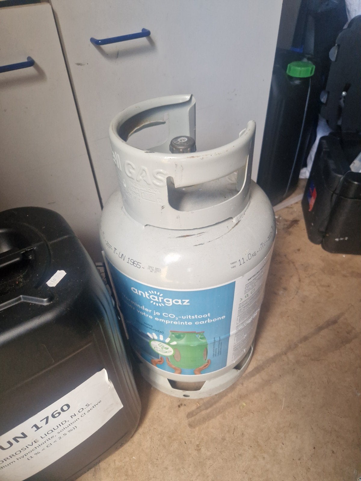 2 Antargaz gasflessen  1 vol, 1 leeg, Ophalen, Gebruikt