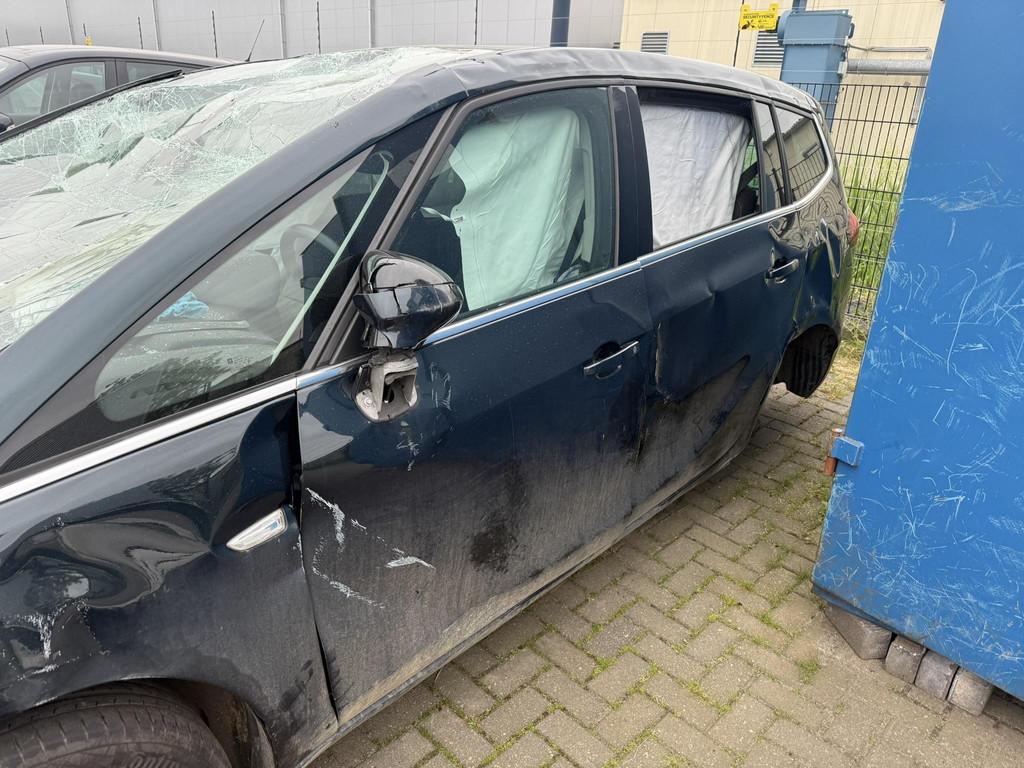 Opel Zafira Tourer 1.4T 140 PK 7-PERS. SCHADE AUTO - MOTOR L, Euro 5, Stof, Gebruikt, Zwart