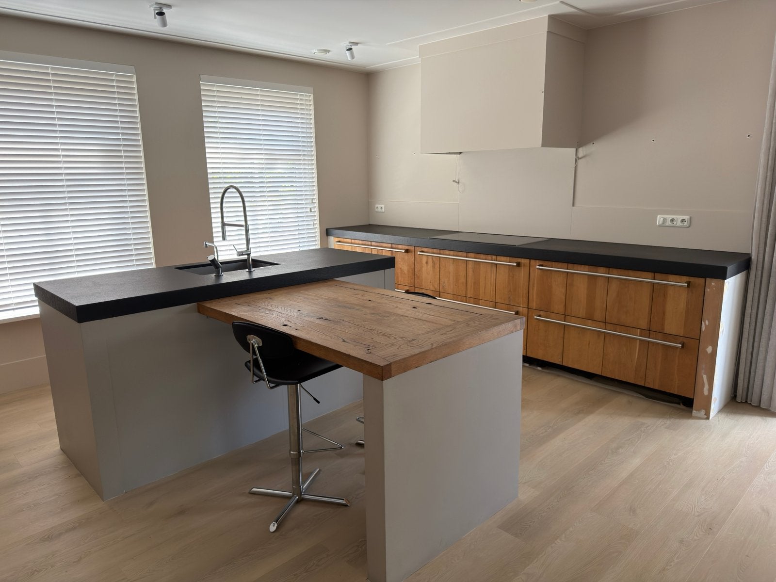 Keuken met eiland, Siemens inductie en Quooker, Ophalen, 60 cm of meer, 4 kookzones, Zo goed als nieuw