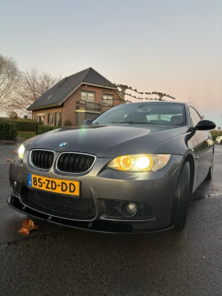 BMW 3-Serie 3.0 I 325 Coupe AUT 2008 Grijs, Automaat, 745 kg, Achterwielaandrijving, 4 stoelen