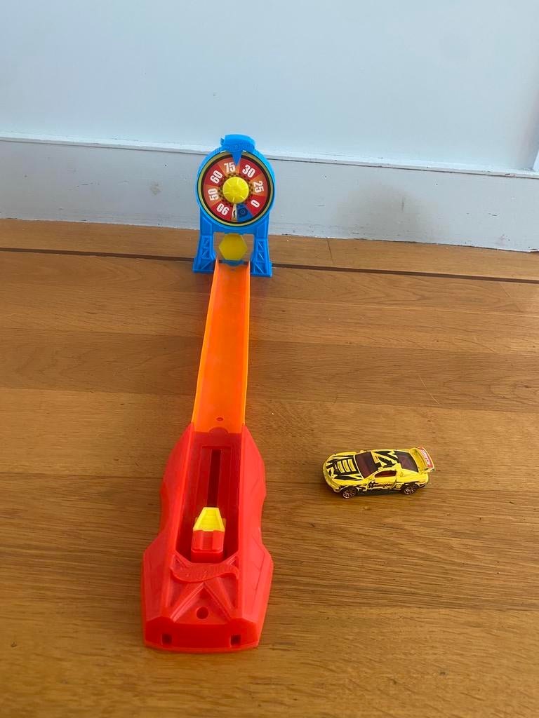 Hot wheels action spin & score, Kinderen en Baby's, Speelgoed | Racebanen, Ophalen, Zo goed als nieuw, Handmatig, Hot Wheels
