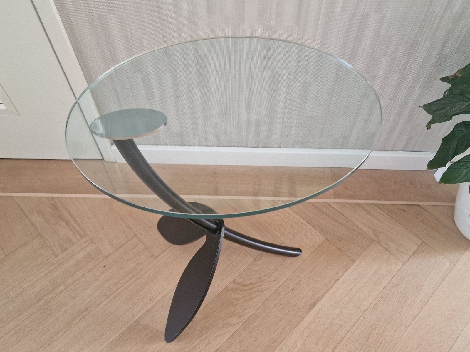 Metaform Papillon bijzettafeltje, Huis en Inrichting, 45 tot 60 cm, Minder dan 55 cm, Rond, Ophalen of Verzenden