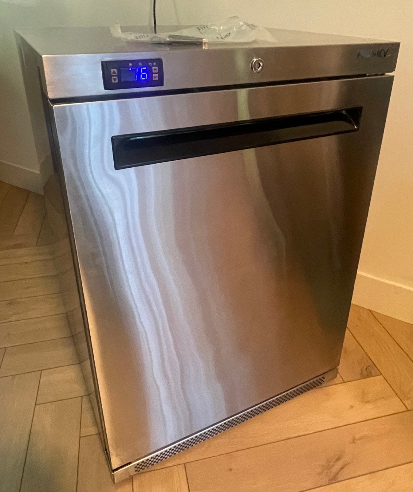 Husky Koelkast 111L RVS 0C/+10C horeca / bier / mancave, Witgoed en Apparatuur, Zonder vriesvak, Minder dan 85 cm, 100 tot 150 liter