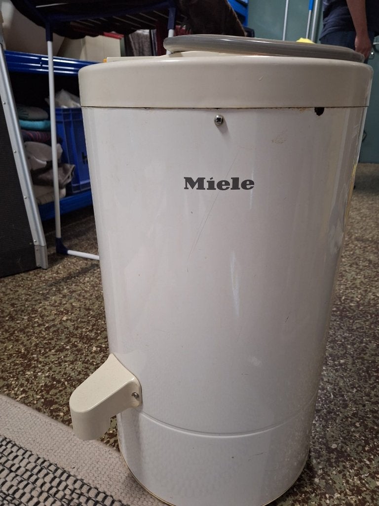 miele centrifuge, Witgoed en Apparatuur, Ophalen, 1200 tot 1600 toeren, Gebruikt, Minder dan 85 cm