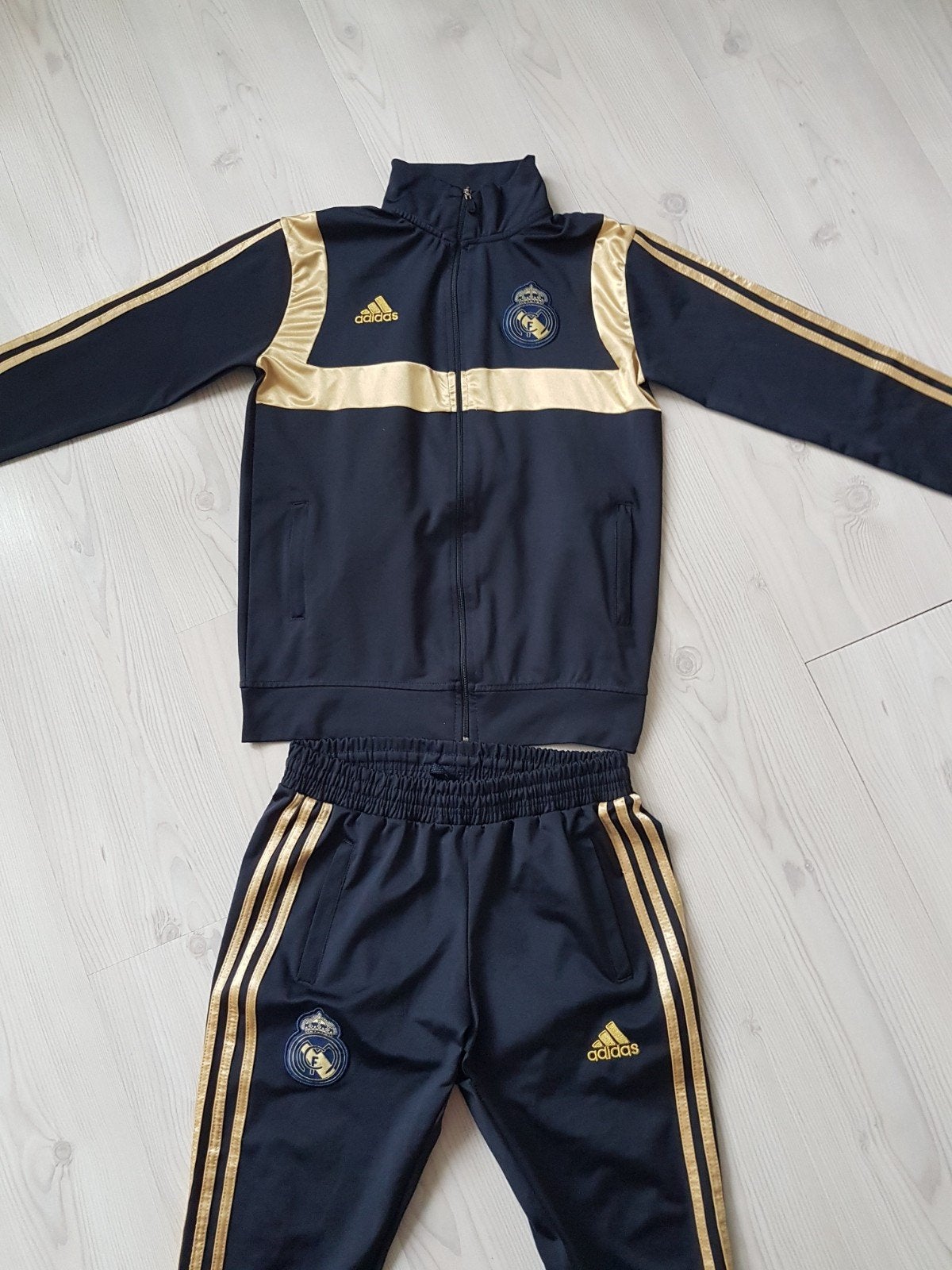 Real Madrid trainingspak in size small, Ophalen of Verzenden, Zo goed als nieuw, Trainingspak