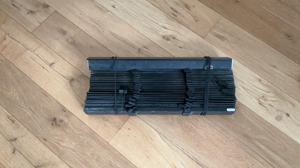 Moderne zwartehouten jaloezieën, Ophalen, Zwart, 50 tot 100 cm, Zo goed als nieuw