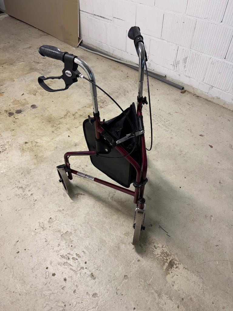 Rollator 3 poot, Diversen, Ophalen, Opvouwbaar, Zo goed als nieuw