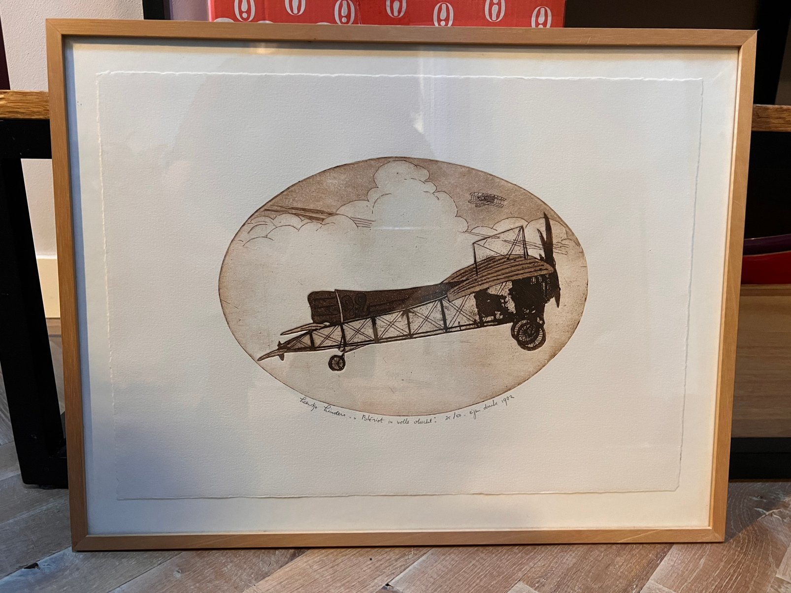 Leentje Linders “Bleriot in volle vlucht”, Ophalen, Ingelijst, 35 cm, 45 cm