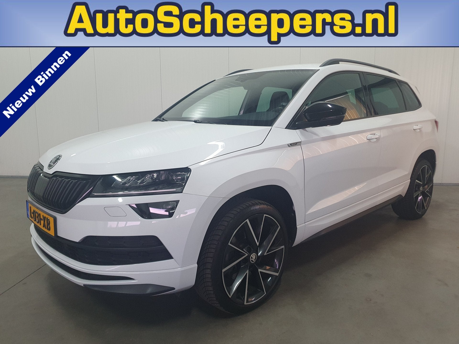 Skoda Karoq 1.5 TSI ACT Sportline Business TREKH/CARPLAY/PDC, Stof, 4 cilinders, Wit, Karoq