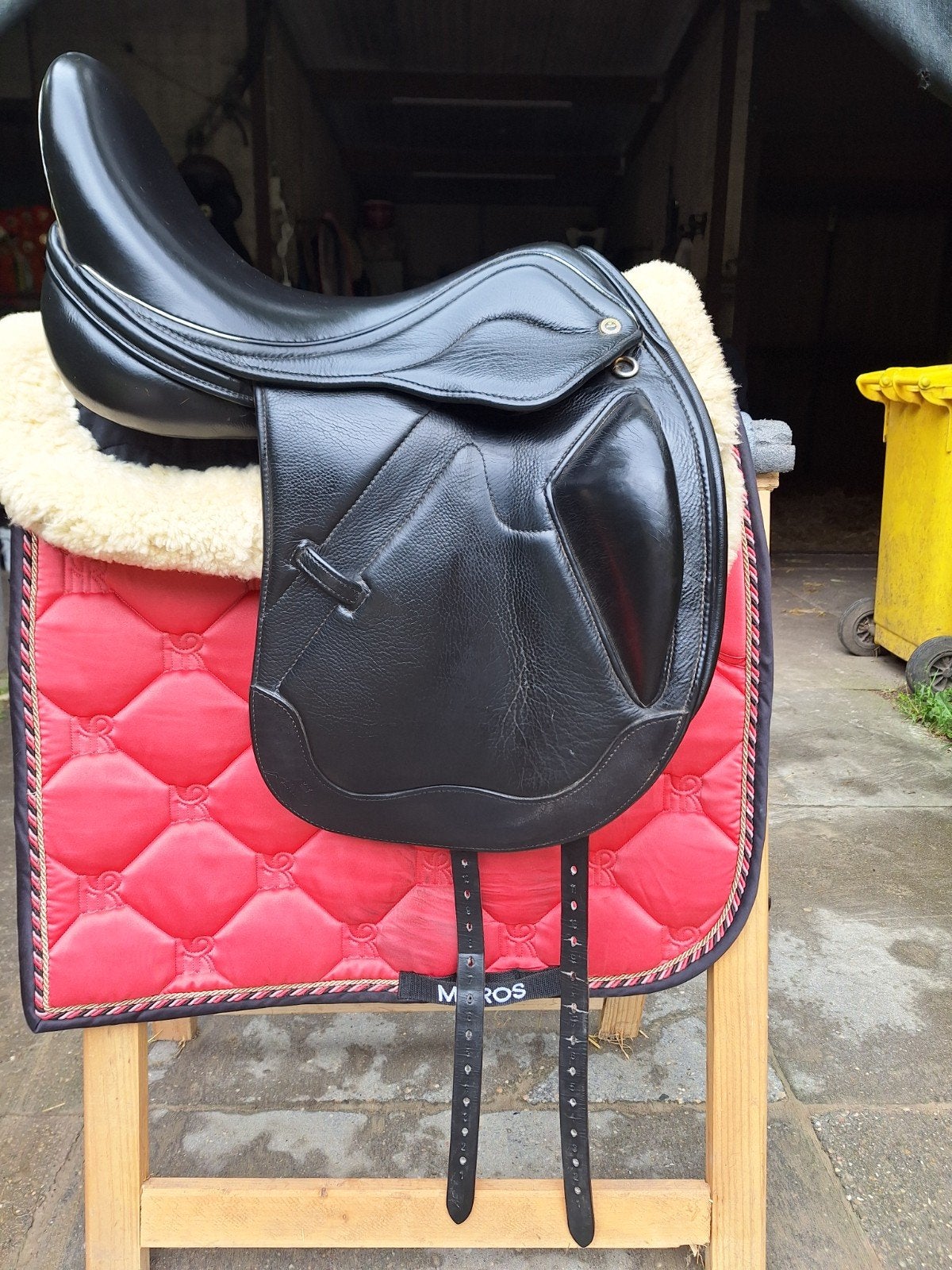 Award dressuurzadel 17.5 inch en kn dressuurzadel 16.5 inch, Ophalen of Verzenden, Zo goed als nieuw, Dressuur