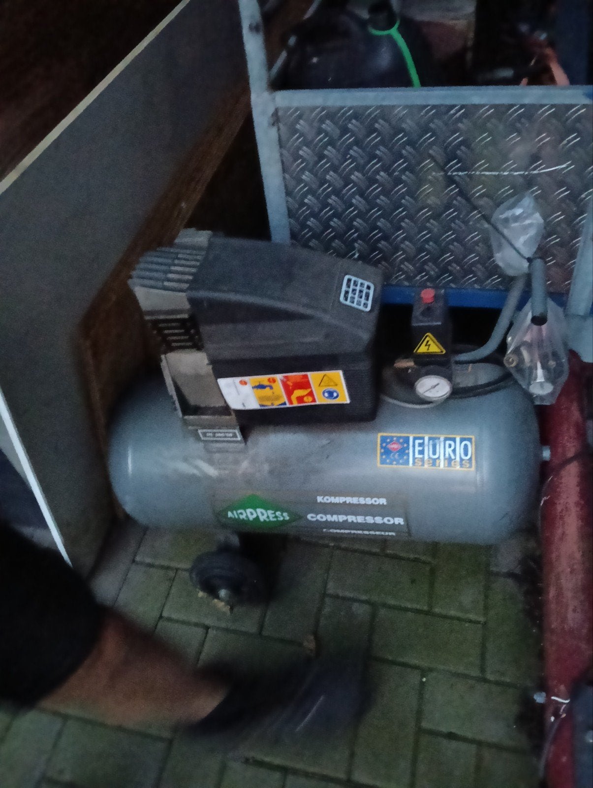 Gebruikte Airpress Euro Series Kompressor, Doe-het-zelf en Verbouw, Gebruikt, 6 tot 10 bar, Ophalen of Verzenden, 25 tot 100 liter