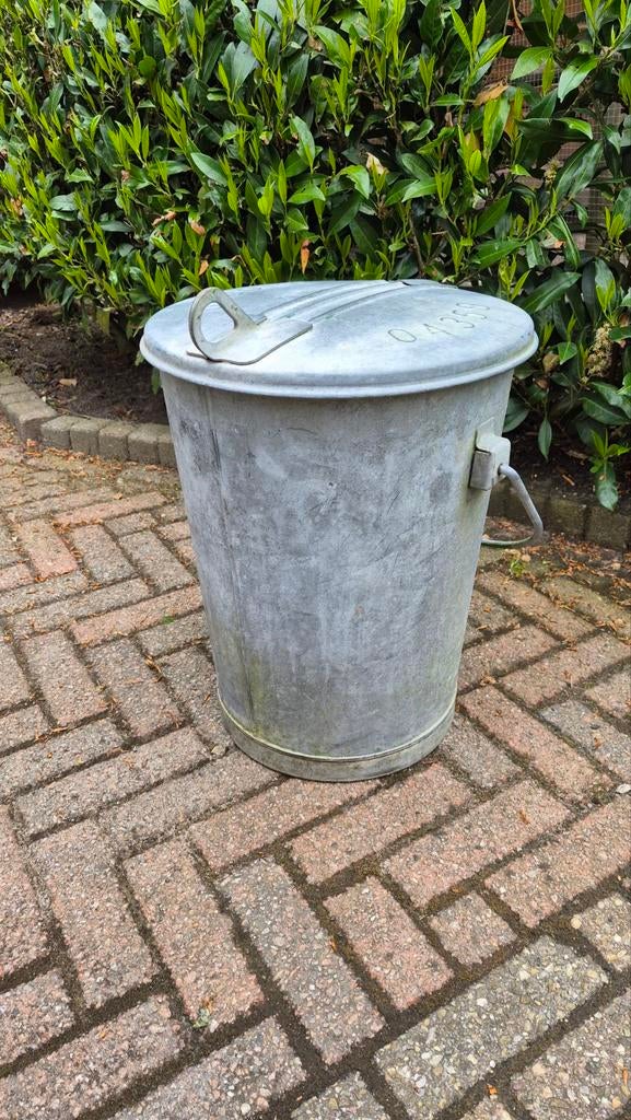 Zinken prullenbak uit Odoorn - Vintage en robuust, Gebruikt, Ophalen of Verzenden, 20 tot 30 liter, Metaal