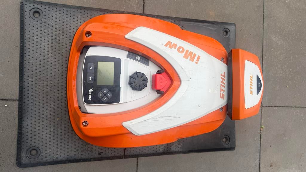 Stihl iMow robotmaaier RMI 422 PC incl dockingstat. en draad, Ophalen, Gebruikt, 20 tot 25 cm, Met regensensor