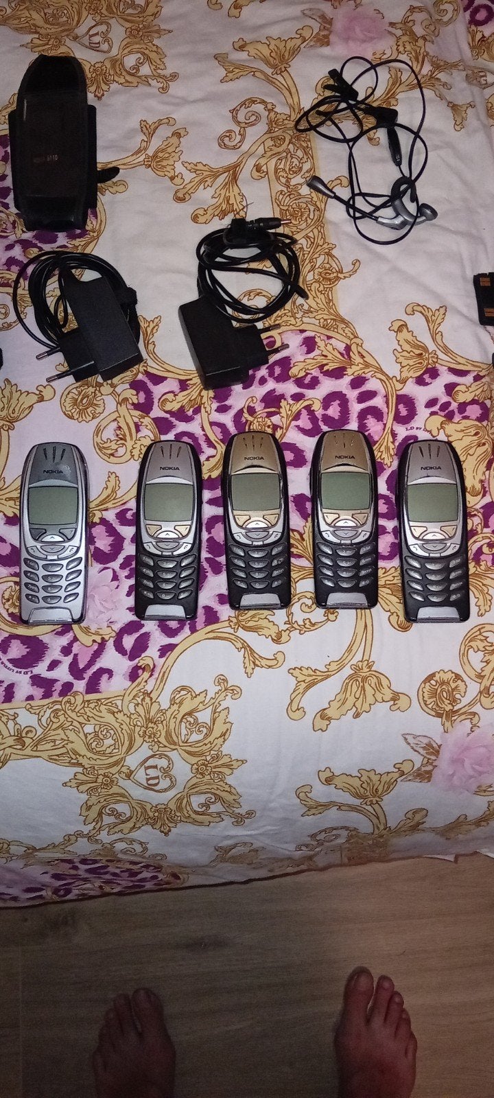 Nokia 6310 i 5 stuks met oorsetje., Telecommunicatie, Mobiele telefoons | Nokia, Geen camera, Zwart, Fysiek toetsenbord, Ophalen of Verzenden