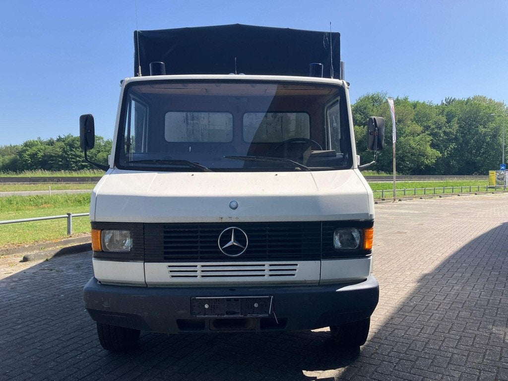 Mercedes-Benz Bestelwagen Pick-up laadbak 609 D 131000KM! UN, Auto's, Bestelauto's, Gebruikt, 2700 kg, 4 cilinders, 4000 cc