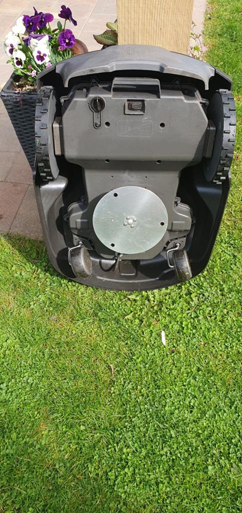 Husqvarna Automower 420 Robotmaaier tot 2200m², Ophalen, Zo goed als nieuw, Minder dan 30 cm, Husqvarna