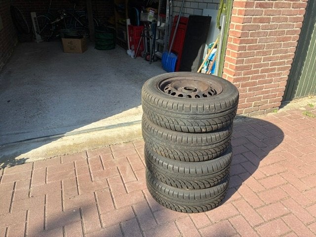 Winterbanden met velgen 185/65R14, Auto-onderdelen, Banden en Velgen, Ophalen, 14 inch, Gebruikt, Banden en Velgen
