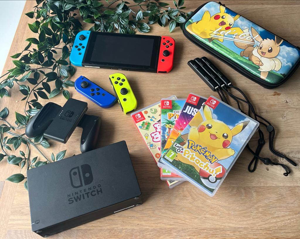 Nintendo Switch met meerdere games en accessoires, Ophalen of Verzenden, Switch Original, Met 3 controllers of meer, Gebruikt