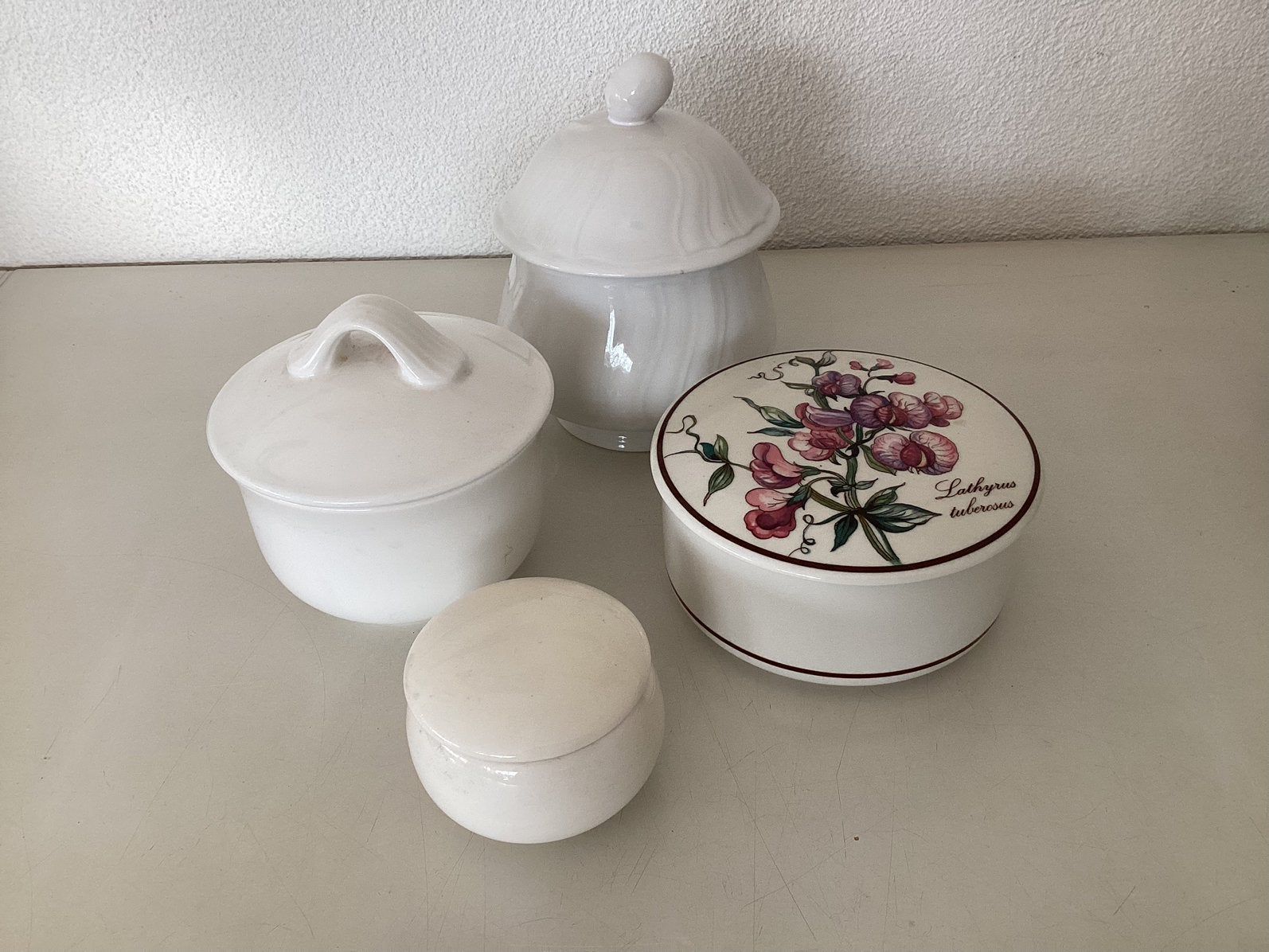 Schaaltjes: VILLEROY & BOCH, GOEBEL. Bordje ROYAL STAFFORD, Ophalen of Verzenden, Overige stijlen, Porselein, Schaal of Schalen