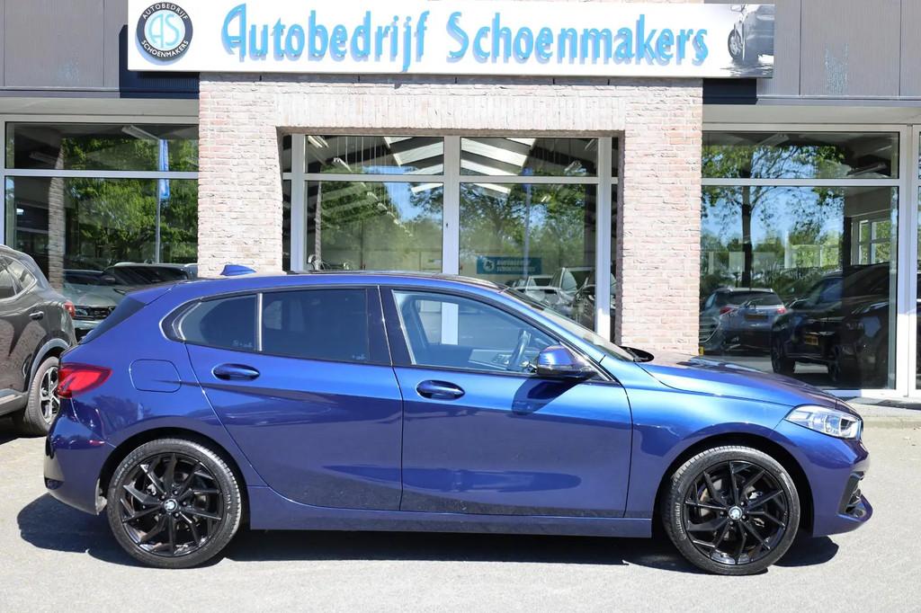 BMW 1 Serie 118i High Executive € 19.995,00, Stof, Gebruikt, 680 kg, Blauw