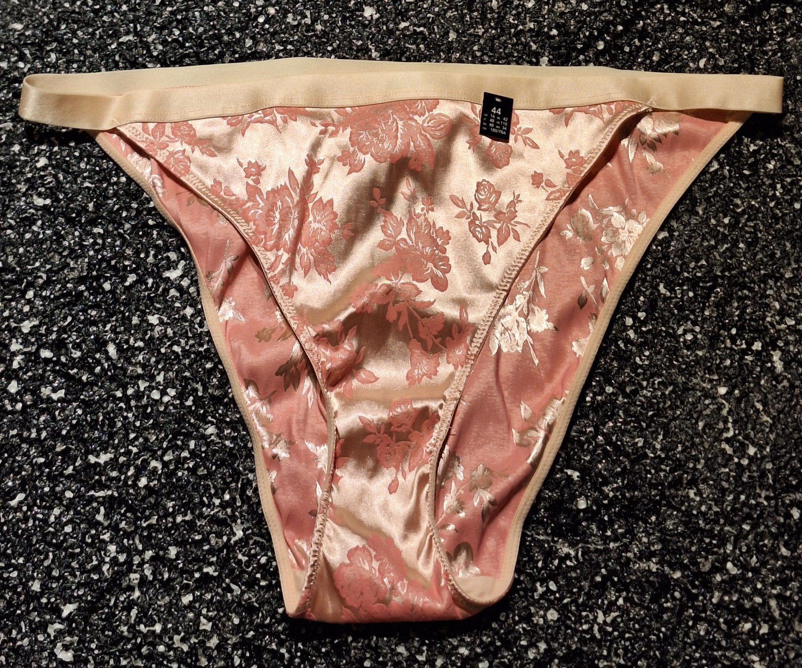 Sexy 'glimmende' tanga-slip van Etam maat L (42), Kleding | Dames, Ondergoed en Lingerie, Etam, Verzenden, Goud, Slip