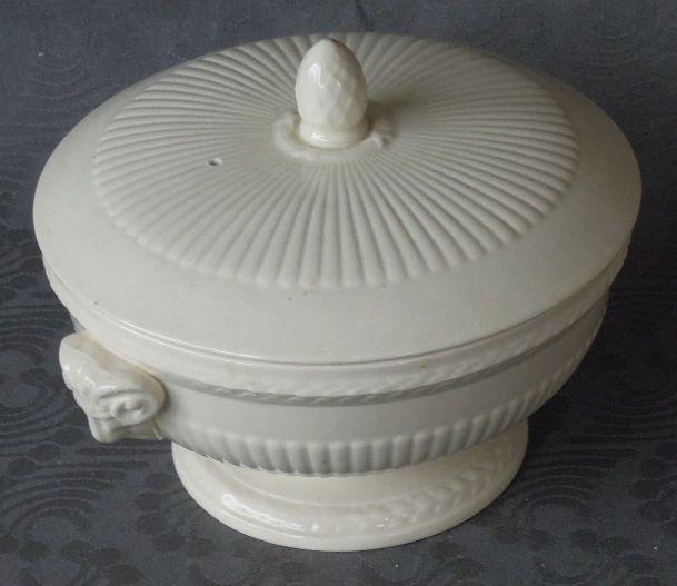 Nr RR183: 1 Grote Wedgwood Edme groenteterrine, Nieuw, Ophalen of Verzenden, Schaal of Schalen, Wedgwood.