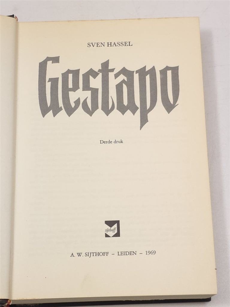 Gestapo — Sven Hassel, Oorlogsroman WOII 1969, Ophalen of Verzenden, Tweede Wereldoorlog, Gelezen, Overige onderwerpen