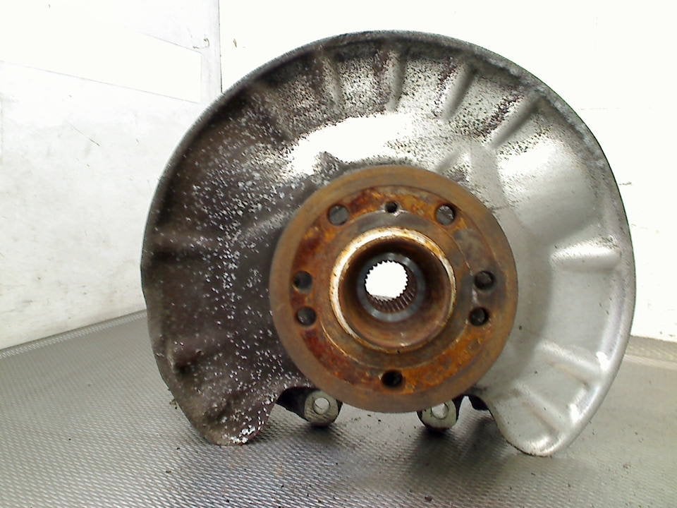 Fusee Rechts Achter Mercedes-Benz ML III (166) 2012, Gebruikt, Mercedes-Benz AG, Mercedes-Benz, Mercedesstraße 120, Stuttgart 70372, , Duitsland