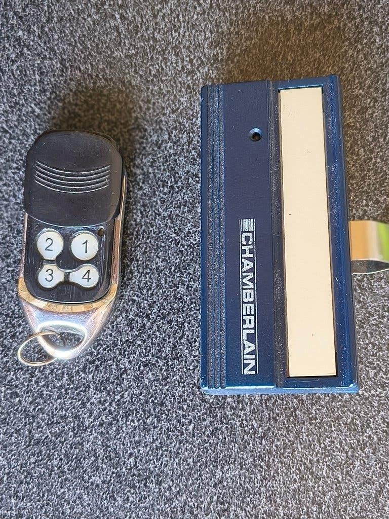 Afstandbediening garagedeur Chamberlain, Ophalen of Verzenden, Gebruikt, Universeel