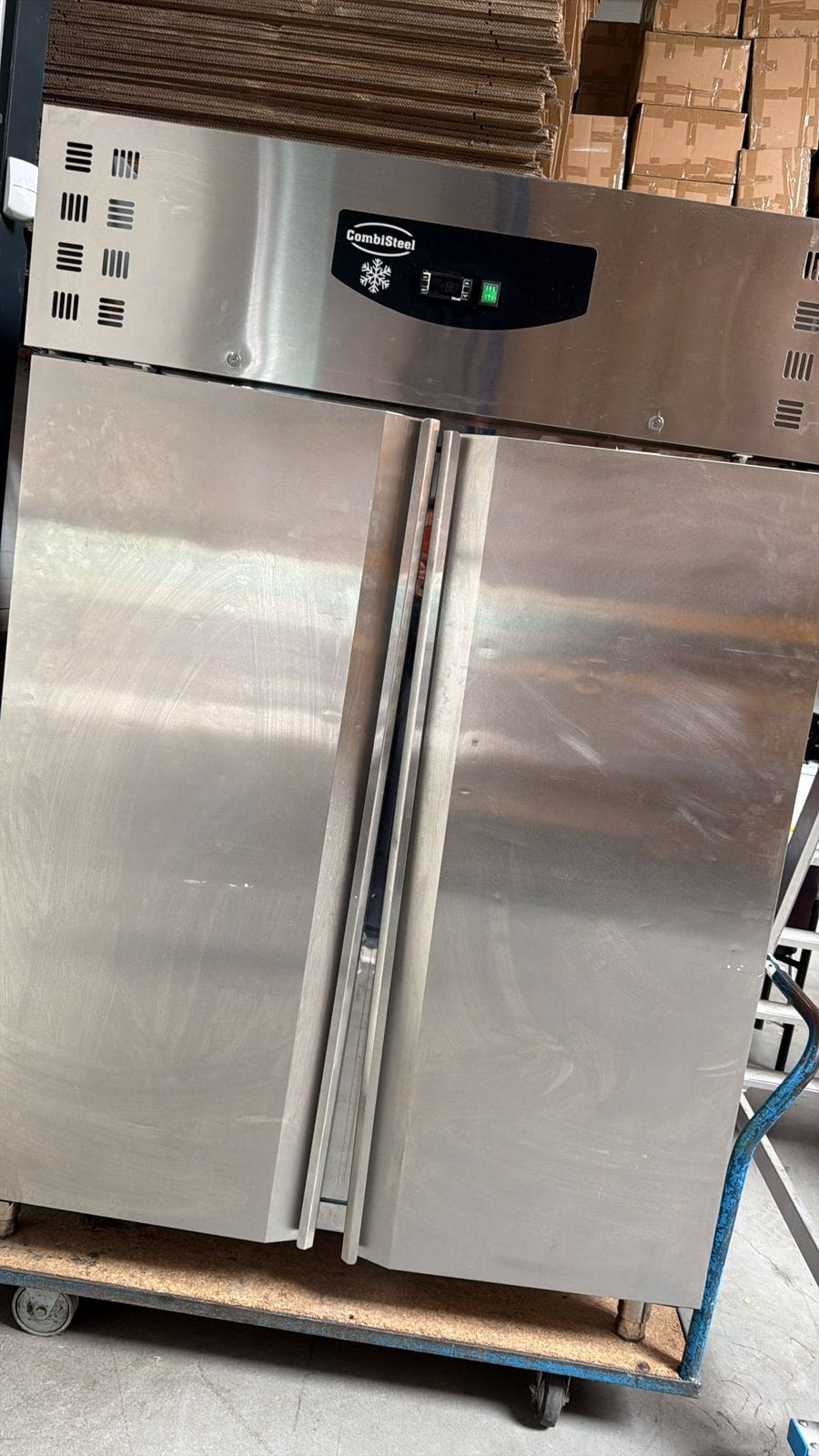 2-deurs Horeca Vrieskast - Werkt, deur rechts defect, Gebruikt, 200 liter of meer, 60 cm of meer, Met aparte vriezer
