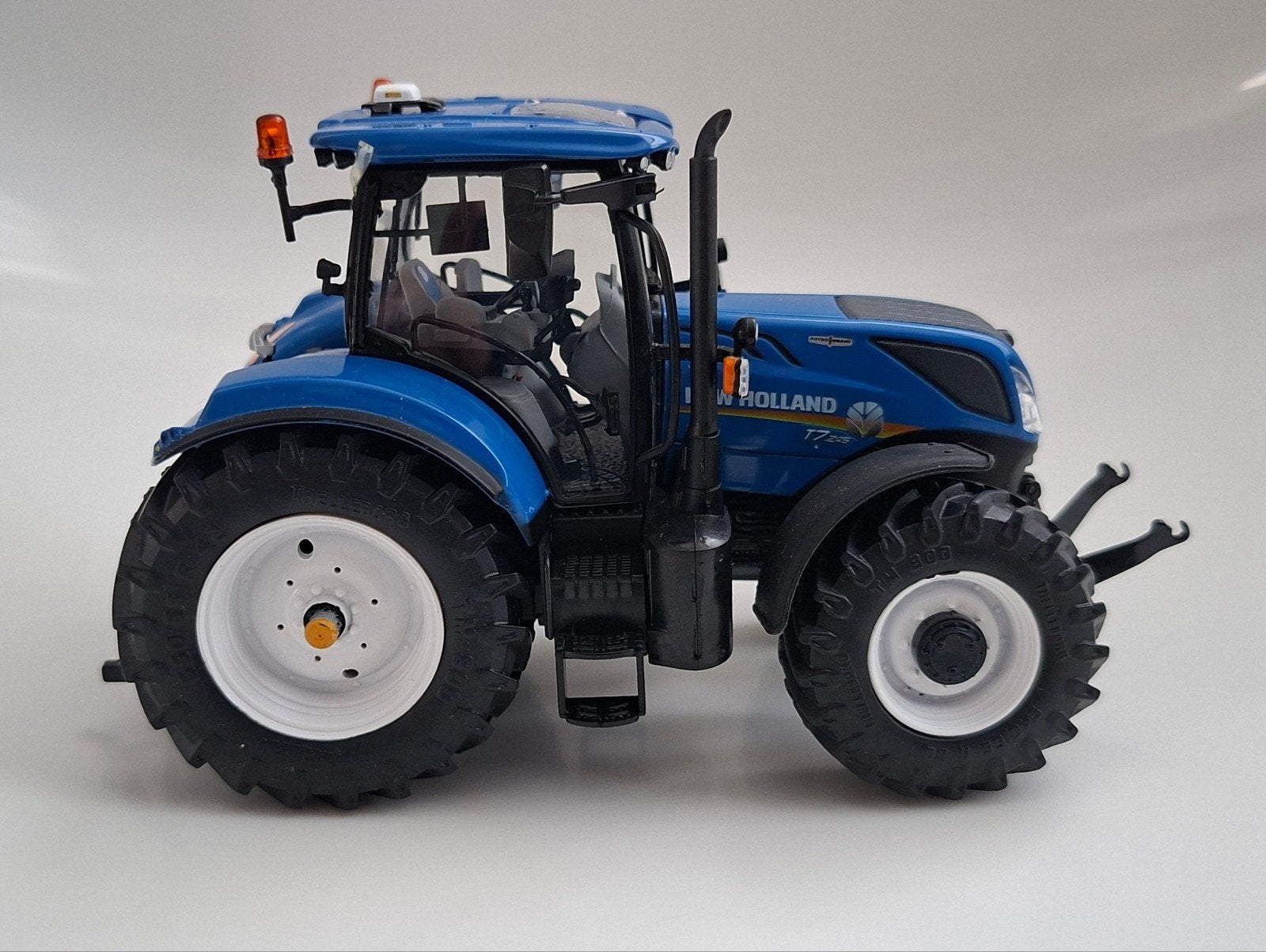 New Holland T7.245, Ophalen of Verzenden, Nieuw, Tractor of Landbouw, Universal Hobbies