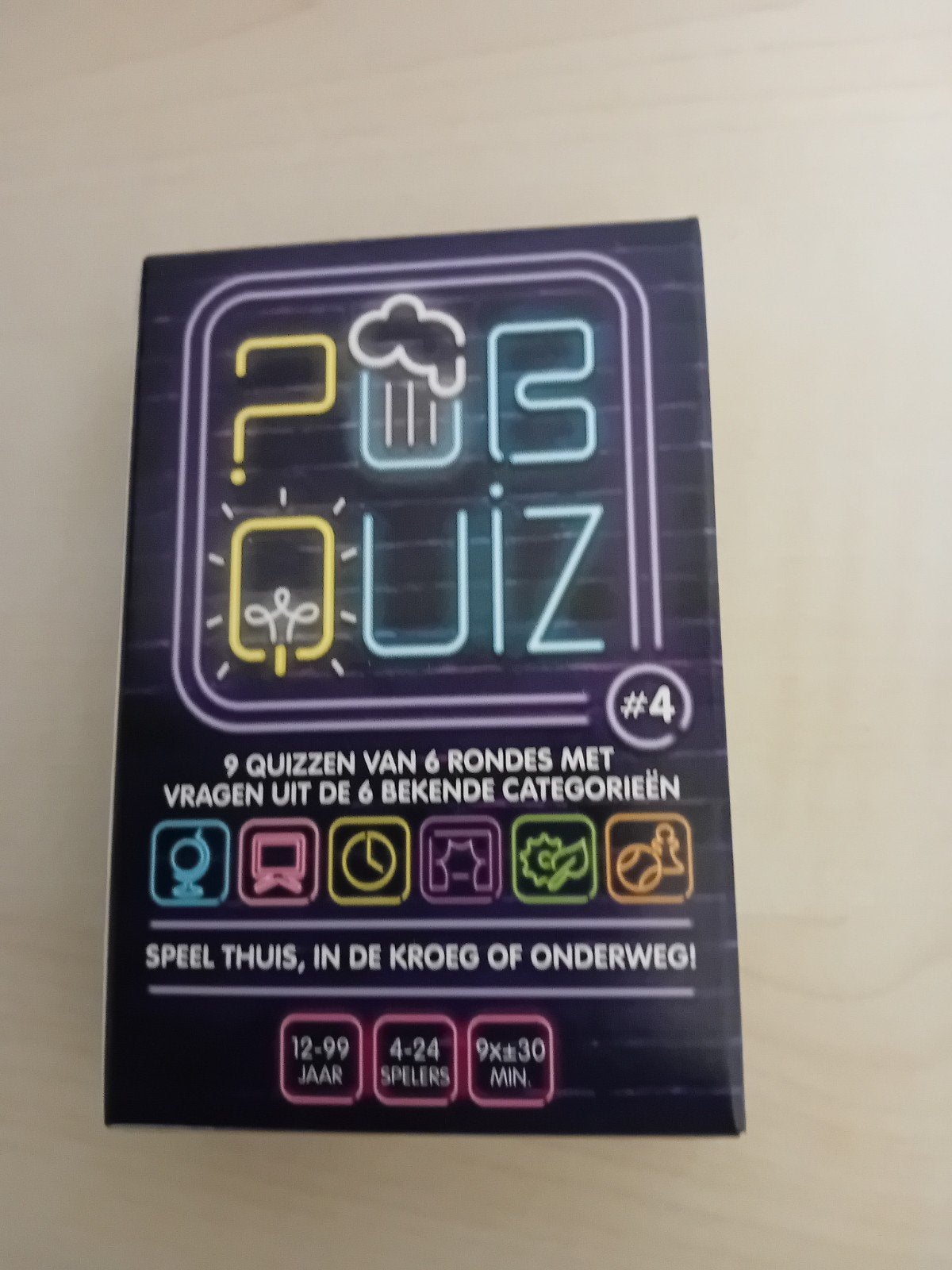 Pub quiz #4 kaartspel van Identity Games, Ophalen