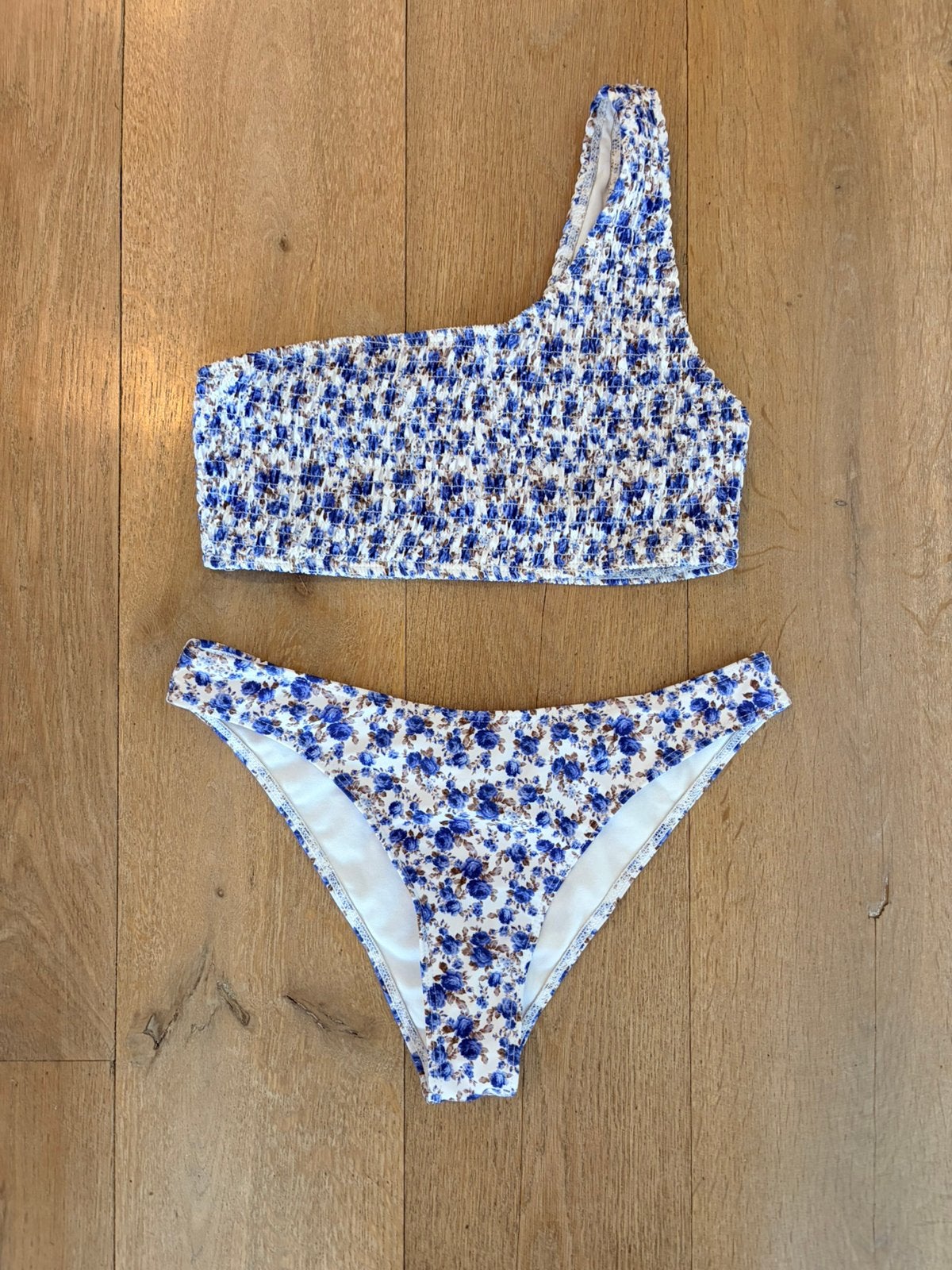 Shein bikini One Shoulder blauw/wit bloemen maat Small!!!, Kleding | Dames, Badmode en Zwemkleding, Ophalen of Verzenden, Gedragen