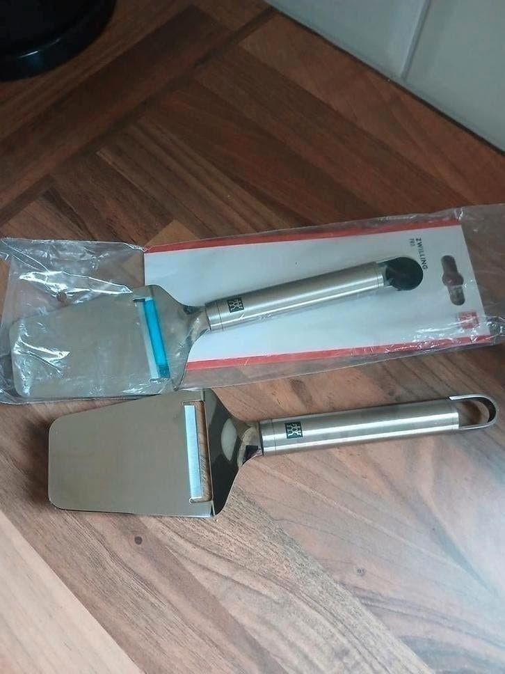 2x Kaasschaaf J.A Henckels zwilling pro, Huis en Inrichting, Keuken | Bestek, Nieuw, Los bestek, Rvs of Chroom, Vaatwasserbestendig