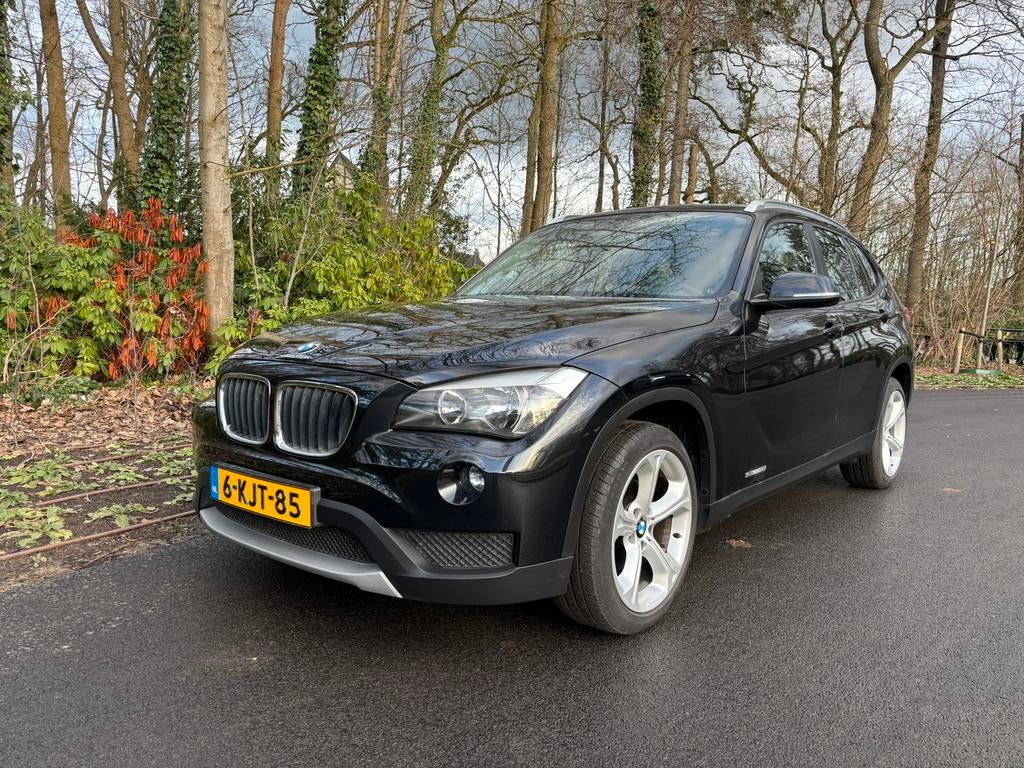 BMW X1 2.0 Sdrive 20I AUT 2013 Zwart, Auto's, BMW, Bedrijf, X1, ABS, Achteruitrijcamera, Airbags, Airconditioning, Bluetooth, Boordcomputer