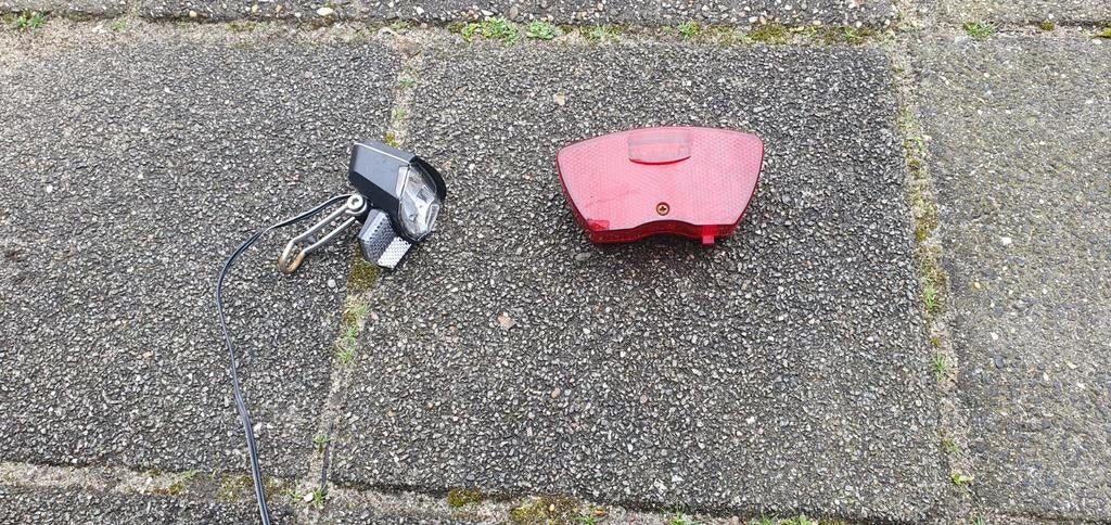Fietsverlichting set - Voor en achterlicht, Fietsen en Brommers, Fietsaccessoires | Fietsverlichting, Ophalen, Gebruikt, Waterbestendig