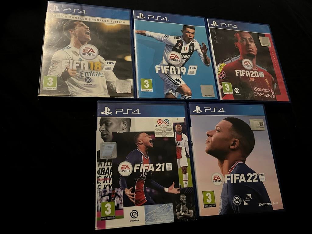 Fifa 18-22 PS4 - Ronaldo Editie + meer!, Gebruikt, Eén computer, Ophalen of Verzenden, Sport