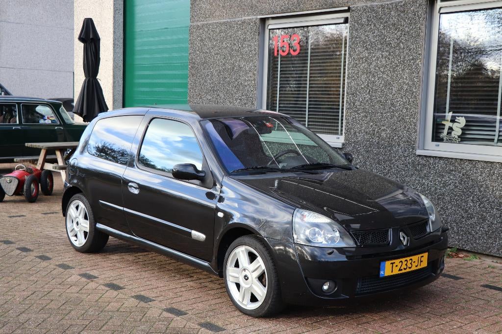 Renault Clio Sport RS 172, Voorwielaandrijving, 1998 cc, 40 €/maand, Zwart