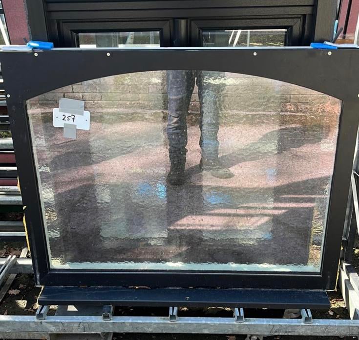 (257) Nieuw zwart/wit kunststof vast raamkozijn incl glas, Deurkozijn, Nieuw, Hout, Ophalen