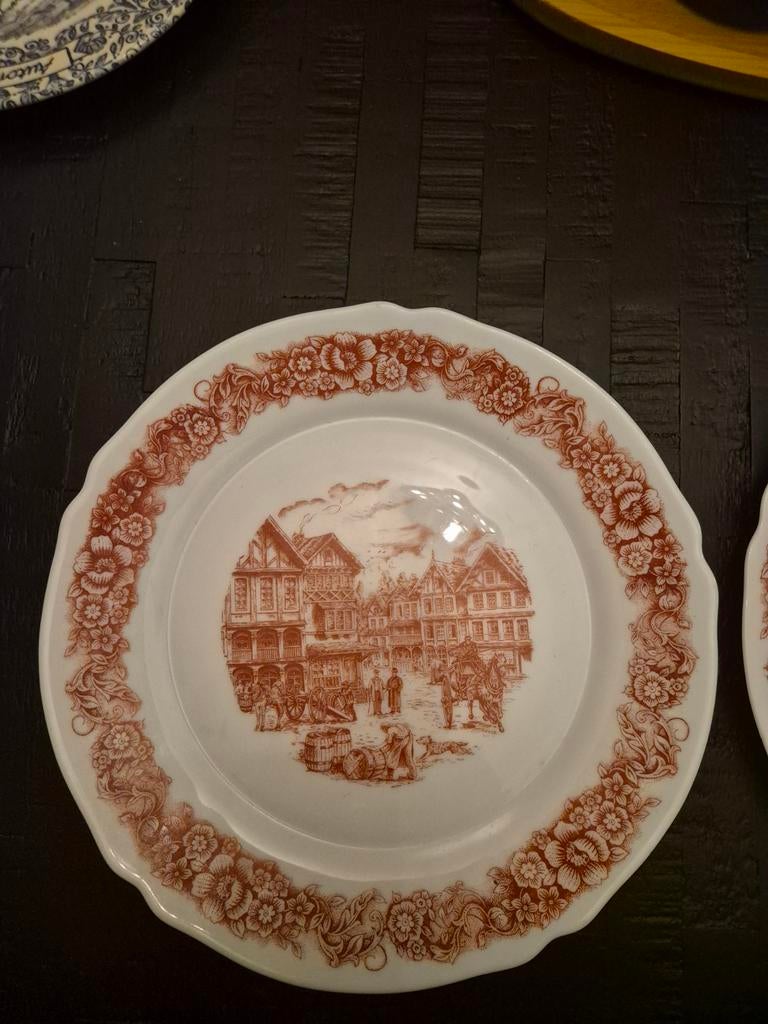 Arcopal Borden met Dorpsgezicht, Huis en Inrichting, Ophalen, Gebruikt, Bord(en), Overige stijlen