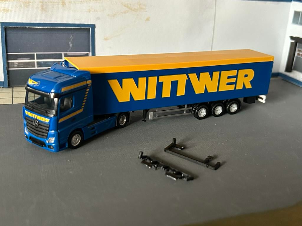 Herpa Mercedes Actros Wittwer walkingfloor, Ophalen of Verzenden, Zo goed als nieuw, Bus of Vrachtwagen, Herpa