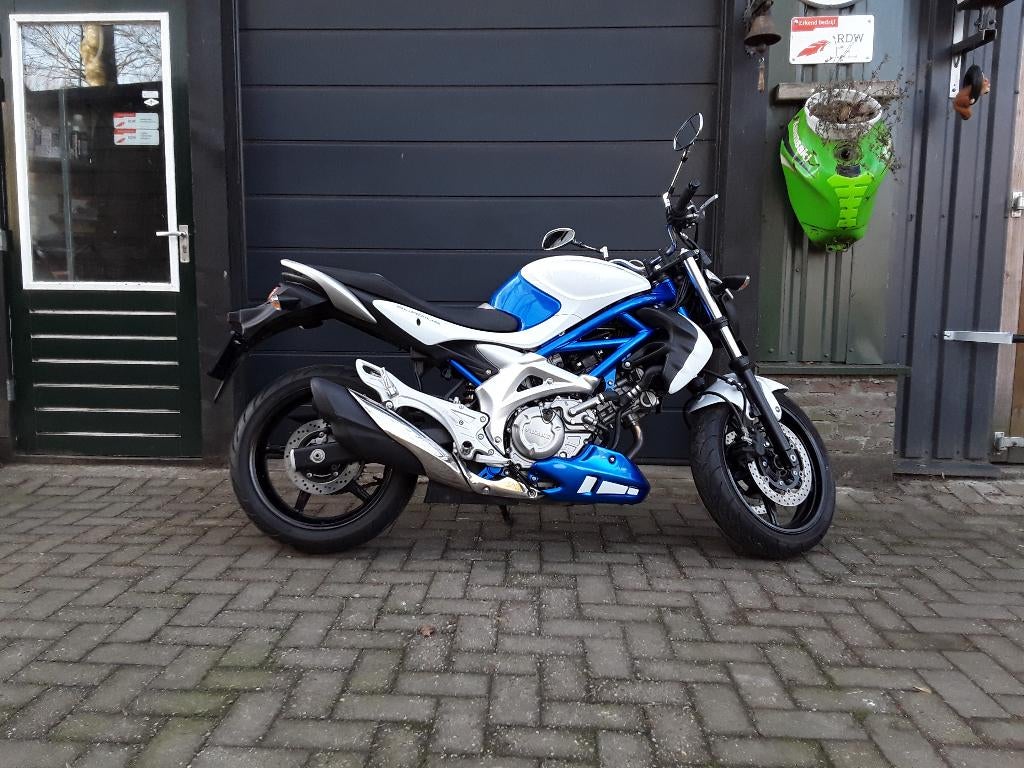 Suzuki SFV 650 Gladius, 2 cilinders, Bedrijf, 650 cc, Naked bike
