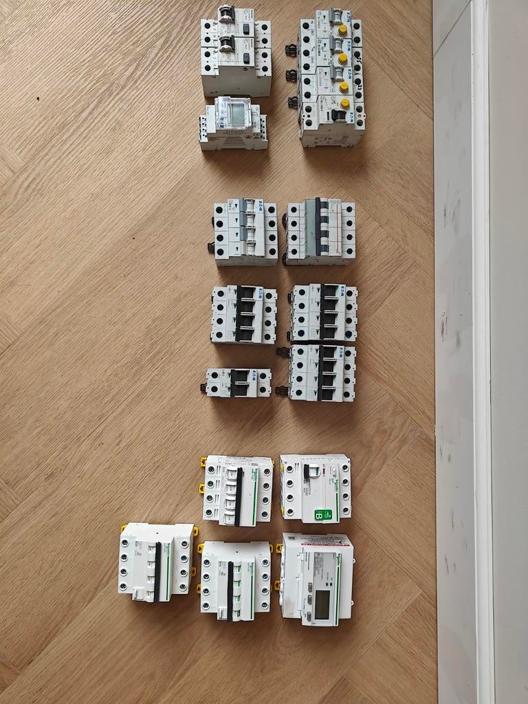 Diverse aardlekautomaten, automaten, hoofdschakelaars enz.., Doe-het-zelf en Verbouw, Elektra en Kabels, Overige typen, Ophalen of Verzenden