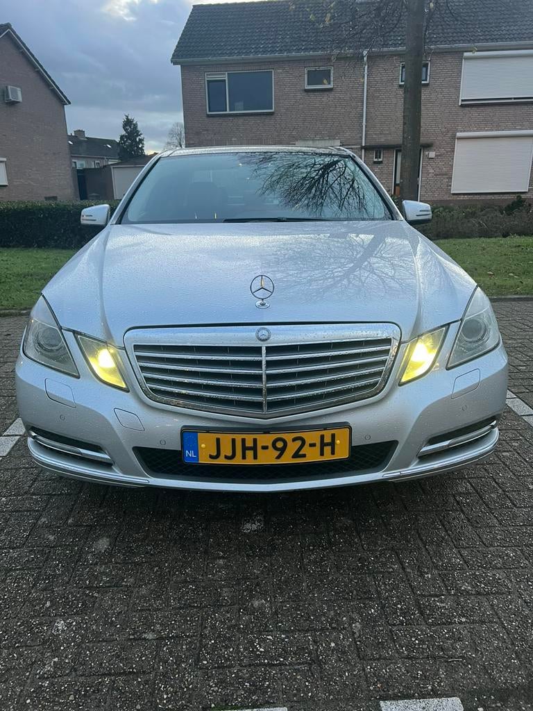 Mercedes-Benz Mercedes 2012 Grijs, Auto's, Mercedes-Benz, Achterwielaandrijving, Leder, Grijs, Particulier